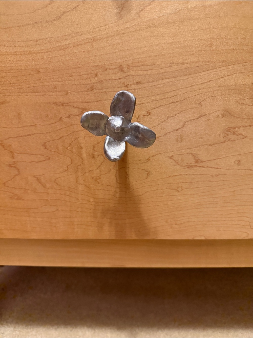 Set of 4 Silver Flower drawer knobs